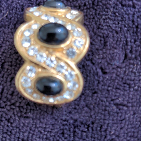 Clip Earrings - Picture 2 of 3